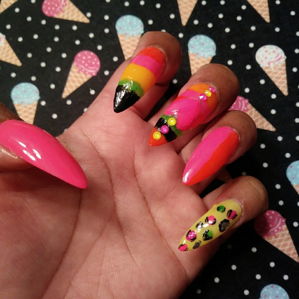 Fake Nails - Picture 3 of 5